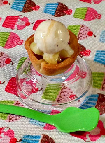Mini Salted Butterscotch Apple Pies a la Mode